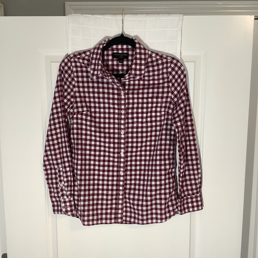 Banana Republic Ladies Button Down Top White/ Burgundy Size S